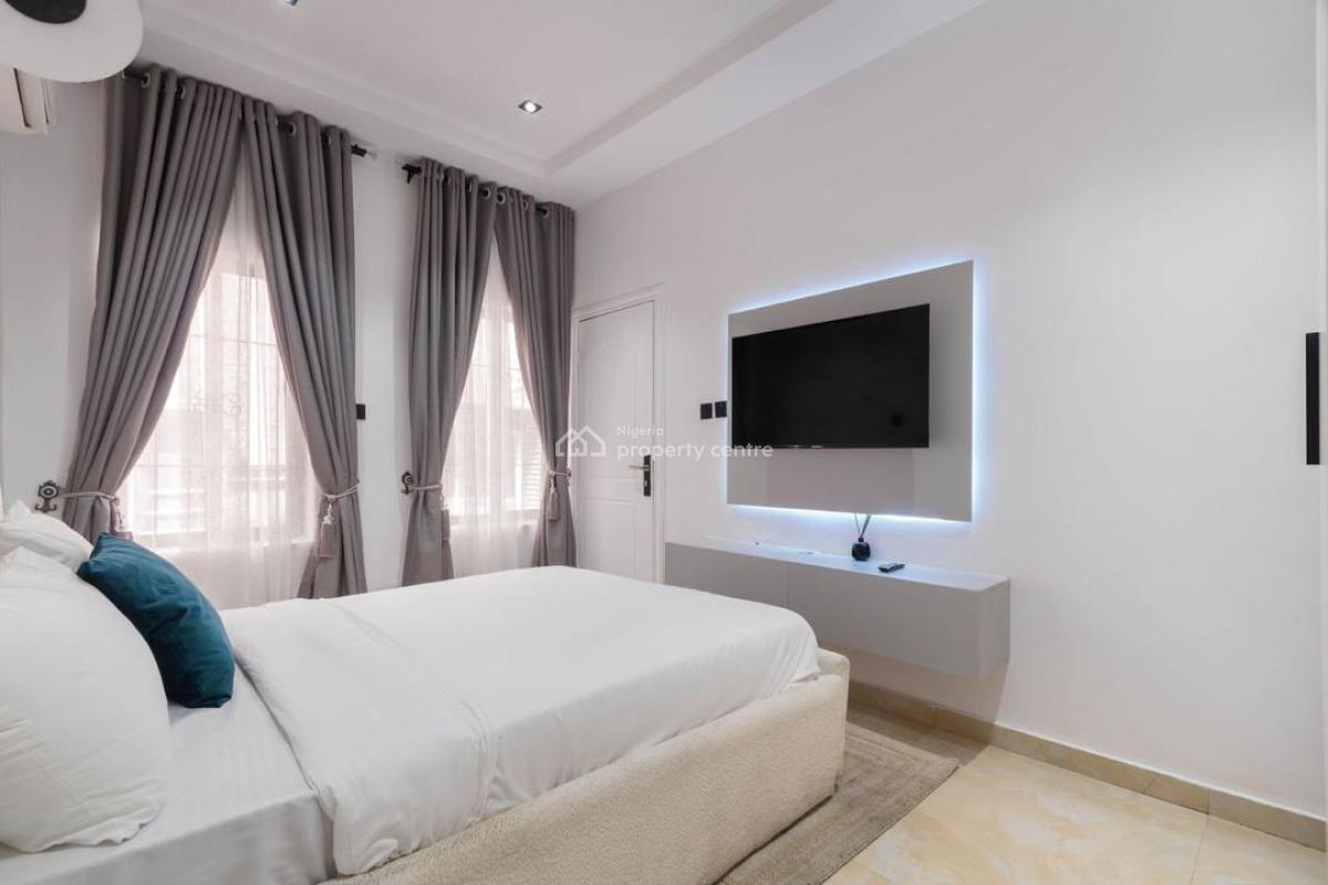 Brand New Luxury 3bedroom Apartment Available with Pool+snooker+ps5, Lekki Phase 1, Lekki, Lagos, Flat / Apartment Short Let