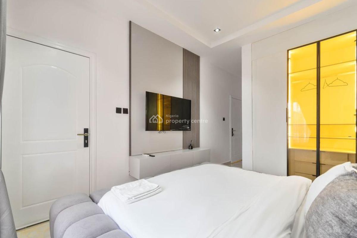 Brand New Luxury 3bedroom Apartment Available with Pool+snooker+ps5, Lekki Phase 1, Lekki, Lagos, Flat / Apartment Short Let