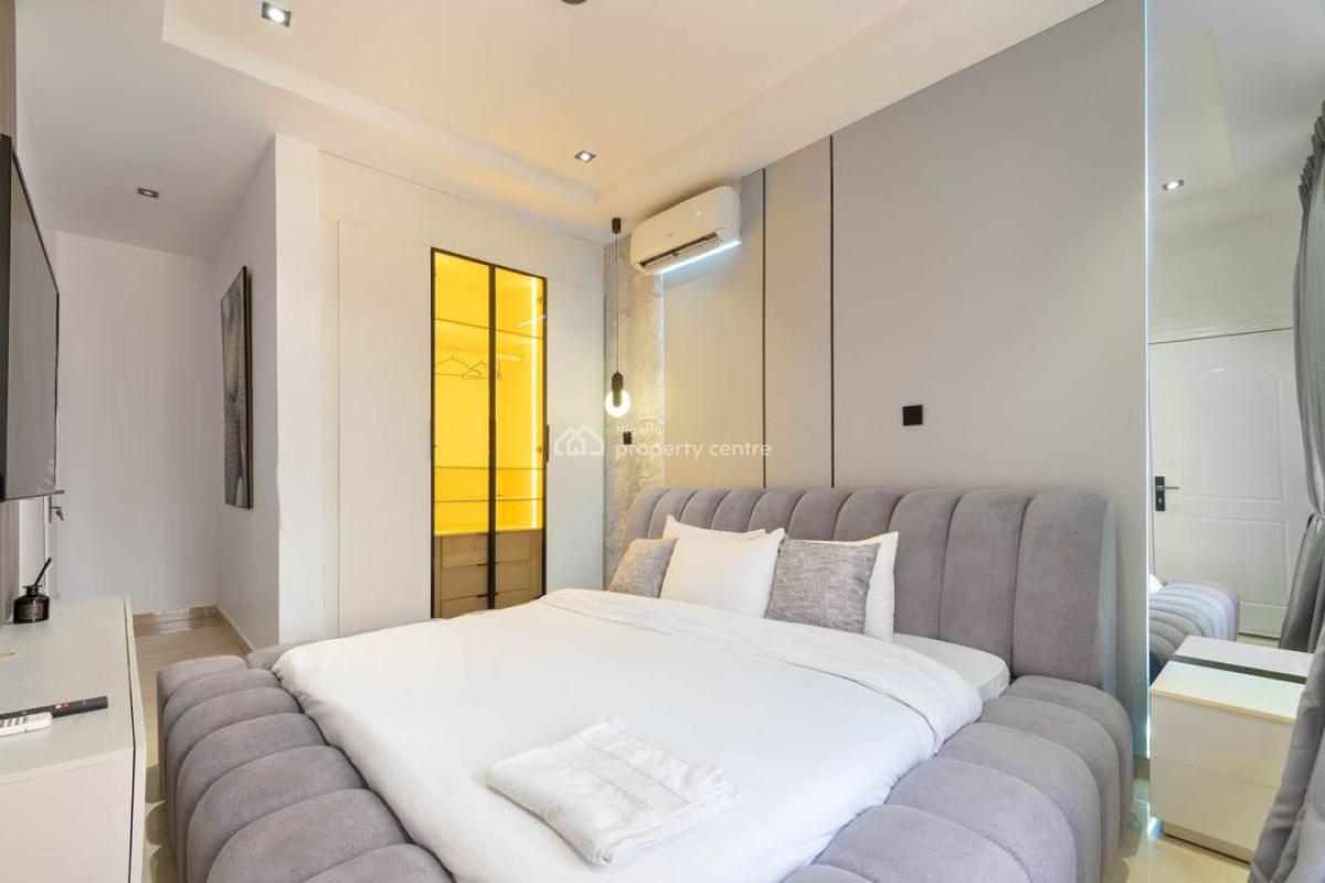 Brand New Luxury 3bedroom Apartment Available with Pool+snooker+ps5, Lekki Phase 1, Lekki, Lagos, Flat / Apartment Short Let