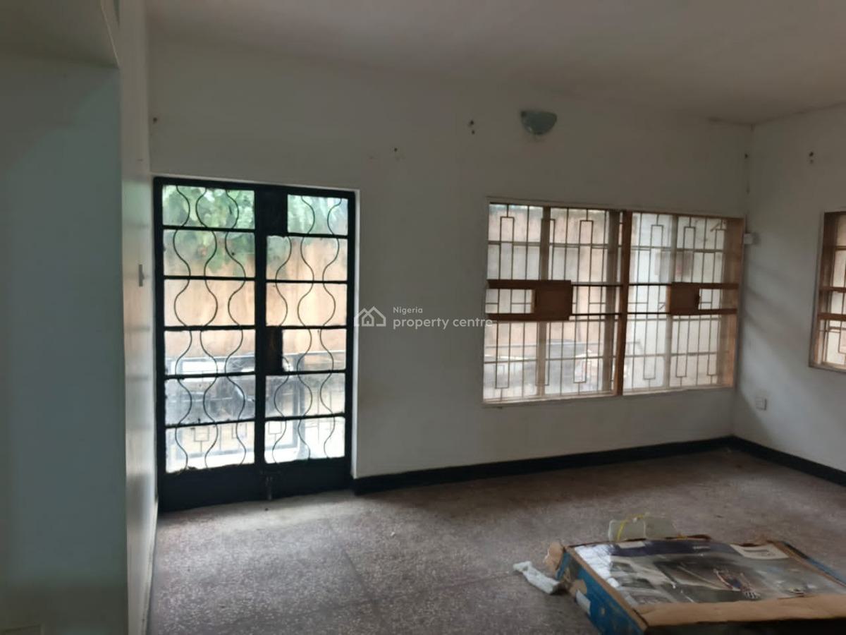 Spacious 2bedroom Flat, Yaba, Yaba, Lagos, Flat / Apartment for Rent