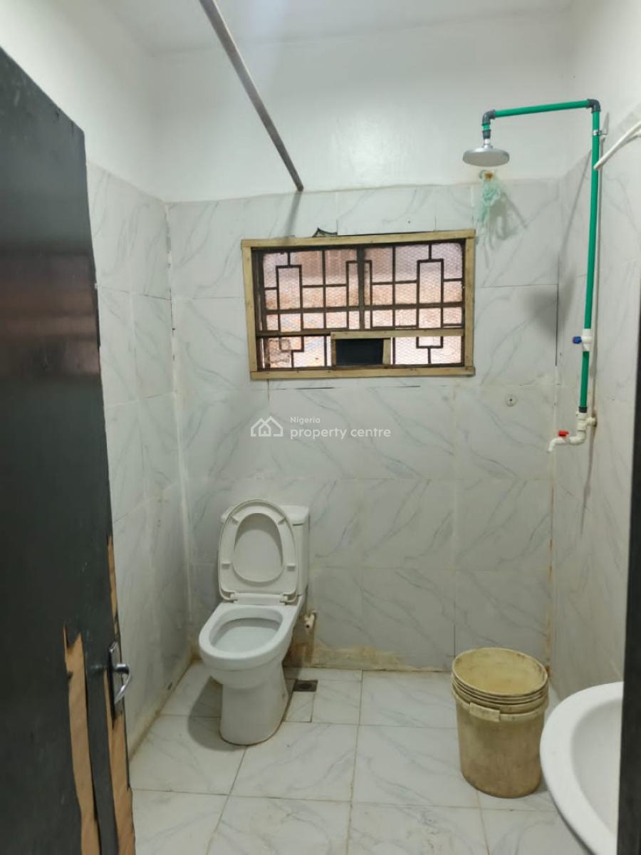 Spacious 2bedroom Flat, Yaba, Yaba, Lagos, Flat / Apartment for Rent