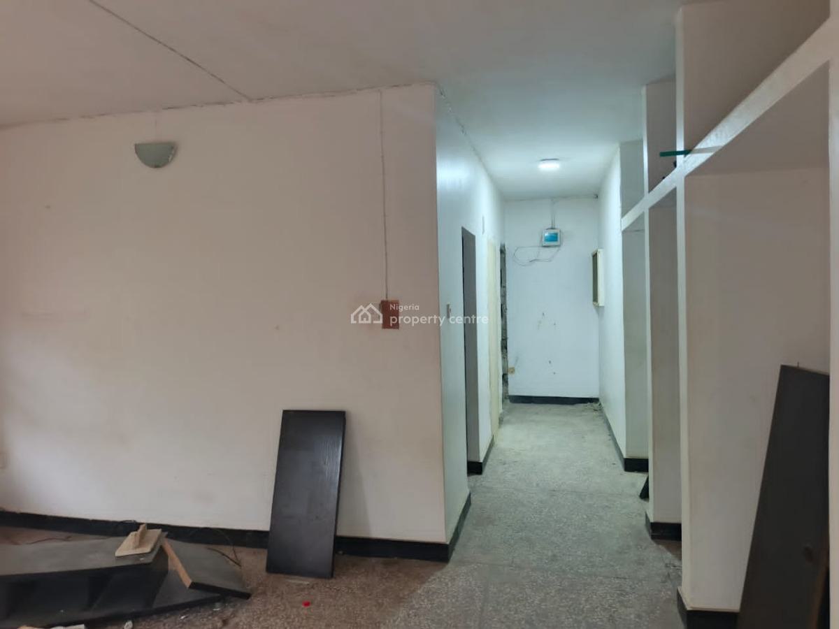Spacious 2bedroom Flat, Yaba, Yaba, Lagos, Flat / Apartment for Rent