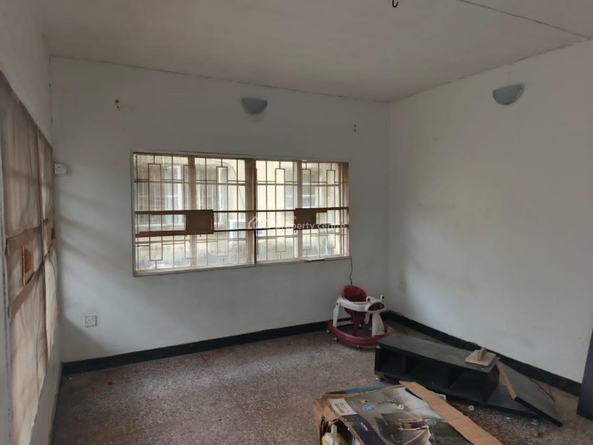 Spacious 2bedroom Flat, Yaba, Yaba, Lagos, Flat / Apartment for Rent