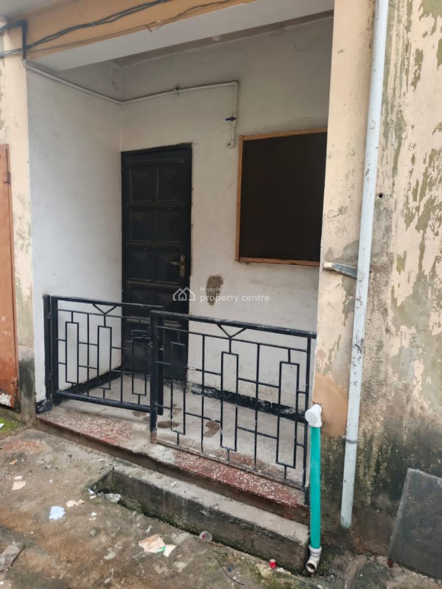 Spacious 2bedroom Flat, Yaba, Yaba, Lagos, Flat / Apartment for Rent