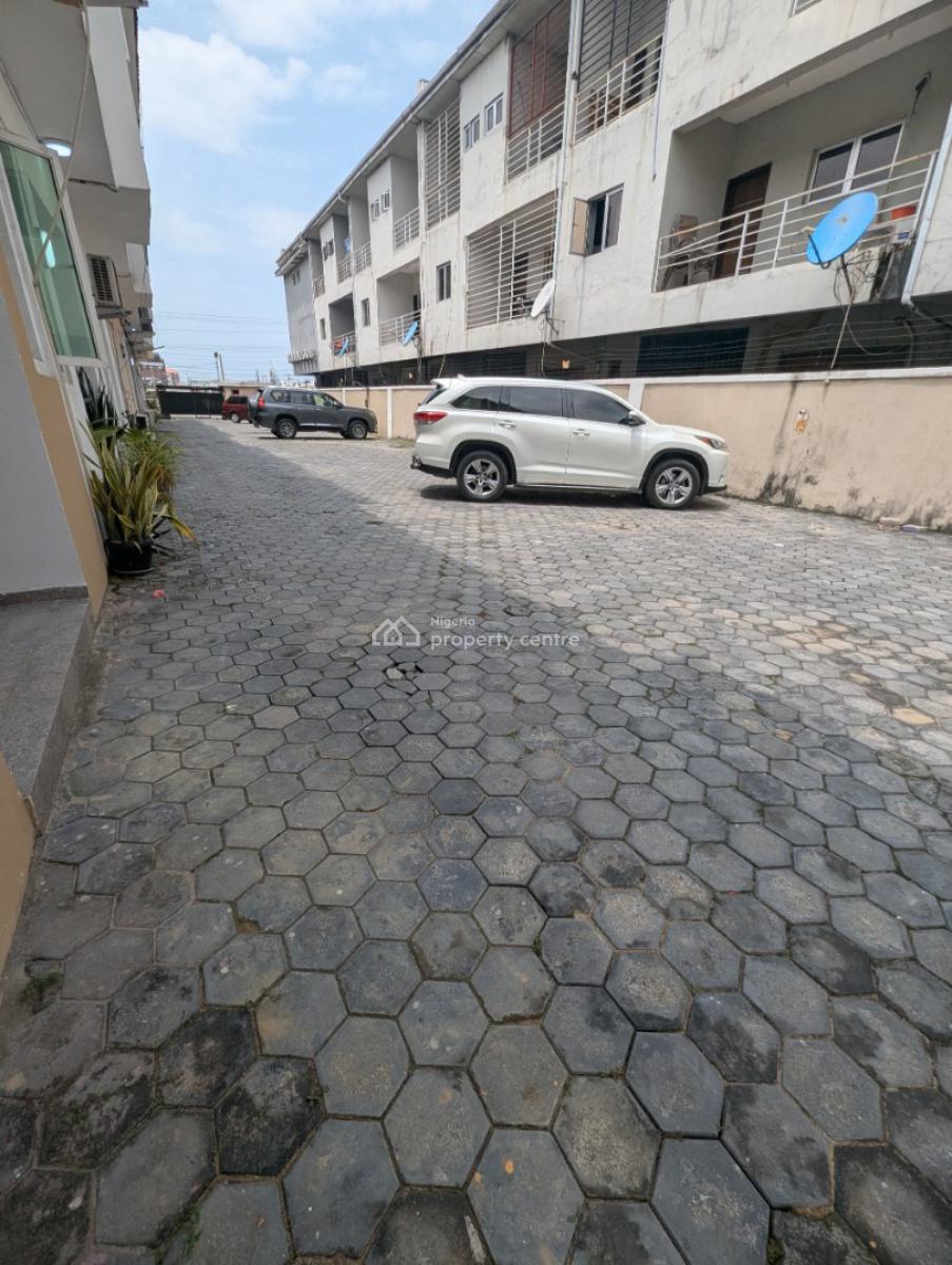 Spacious 2-bedroom Self-serviced Apt, Ikate Elegushi, Lekki, Lagos, Flat / Apartment for Rent