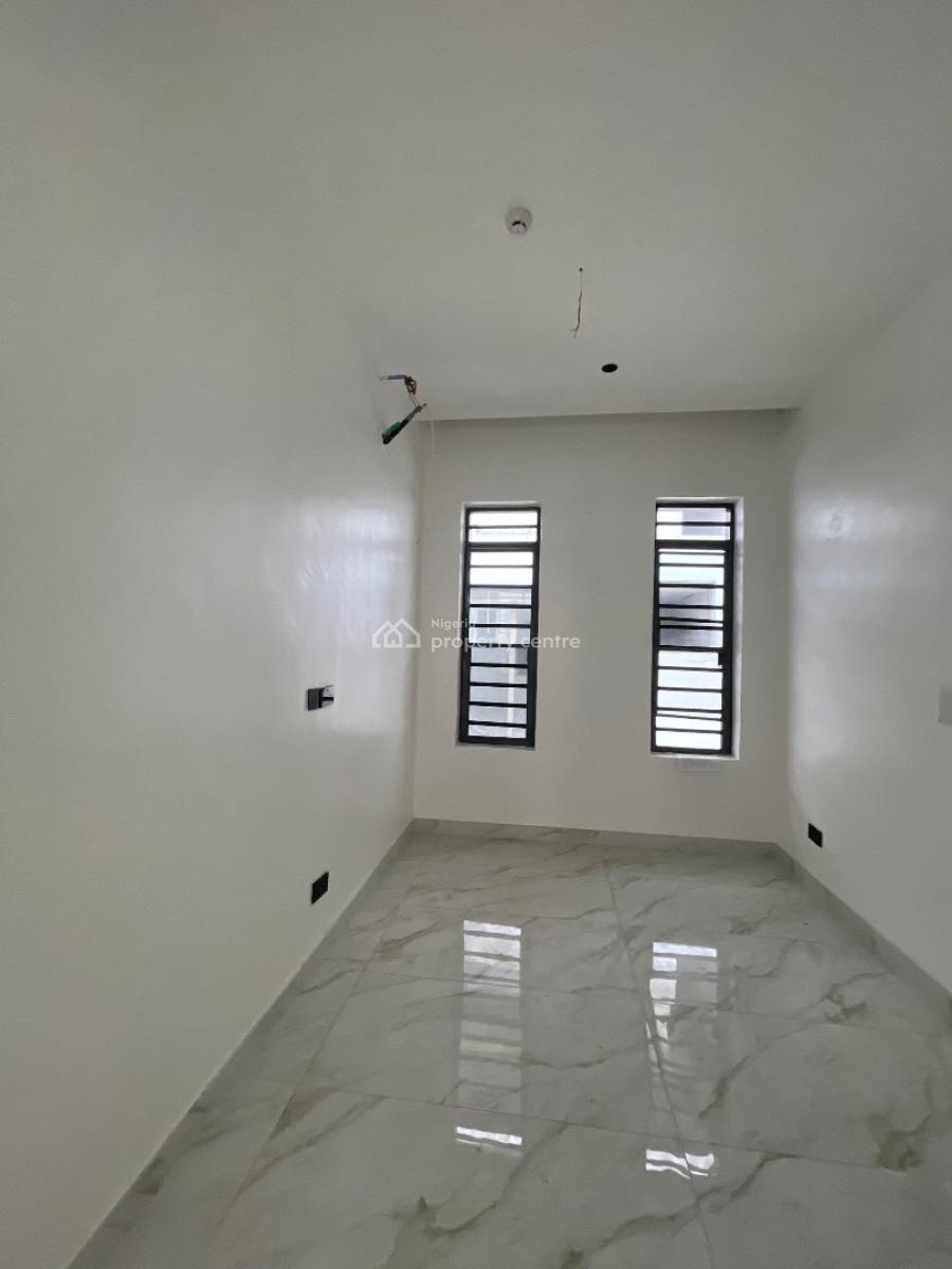 Unique 4 Bedroom Penthouse Apartment in a Secure Estate, Lekki Phase 1, Lekki, Lagos, Flat / Apartment for Sale