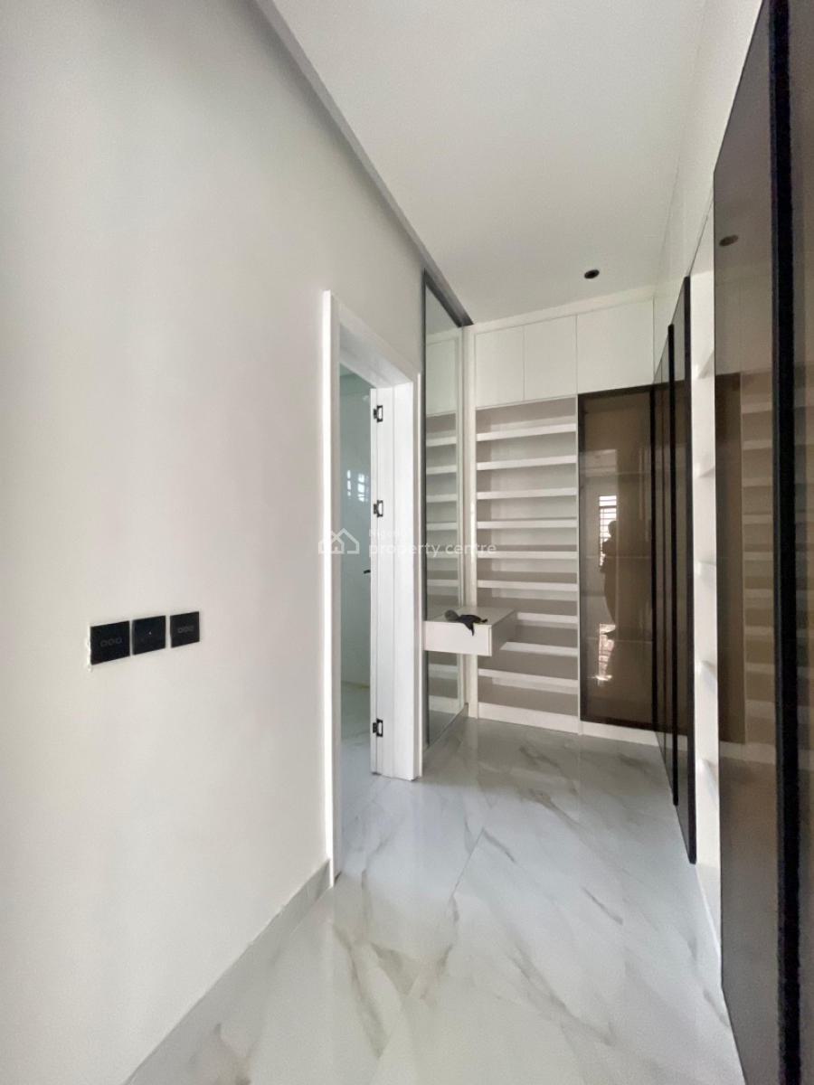 Unique 4 Bedroom Penthouse Apartment in a Secure Estate, Lekki Phase 1, Lekki, Lagos, Flat / Apartment for Sale