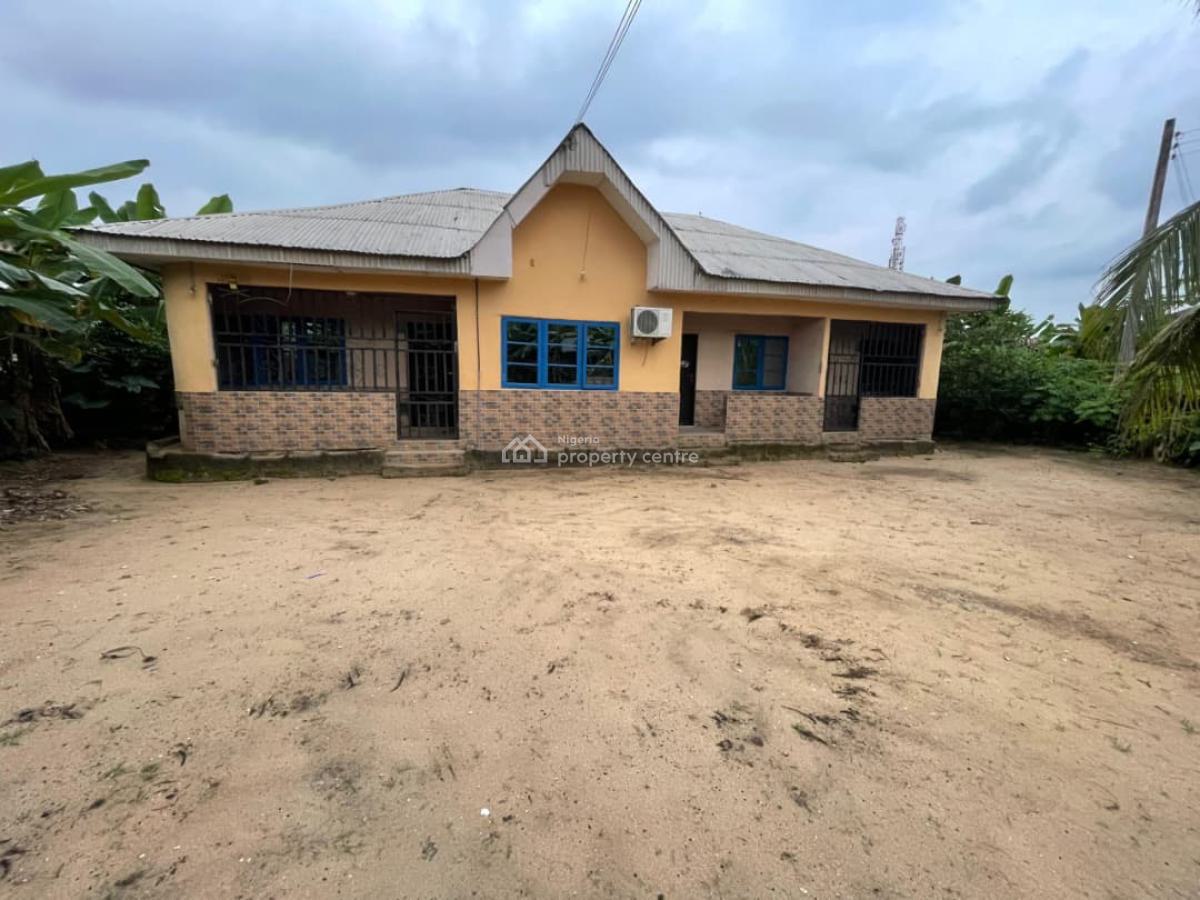 a Standard Four Bedroom Detached Bungalow, Stadium Road, Uyo, Akwa Ibom, Detached Bungalow for Sale