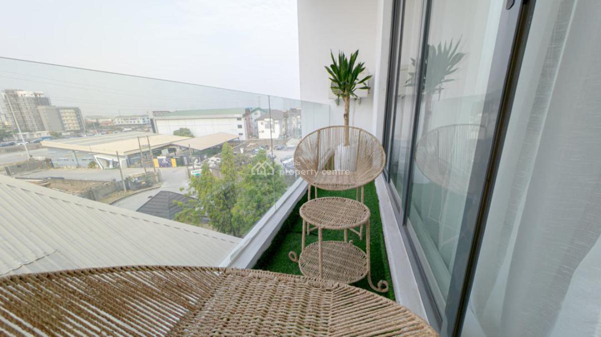 Luxury 2 Bedroom Penthouse with Pool,ps5,snooker and Table Tennis, Lekki Phase 1, Lekki, Lagos, Flat / Apartment Short Let