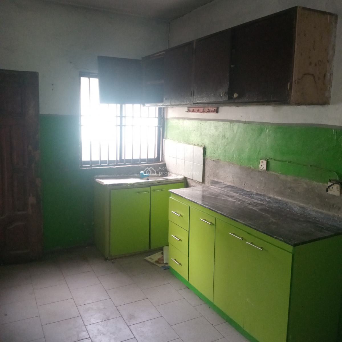 3-bedroom Flat, Second Floor Off Agunlejika Street, Ijeshatedo, Surulere, Lagos., Ijeshatedo, Surulere, Lagos, Flat / Apartment for Rent