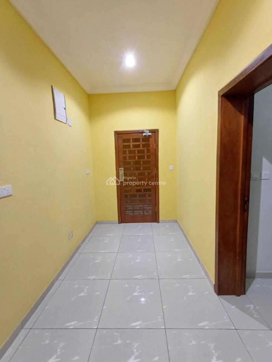 Decent 3 Bedroom Apartment, Lekki Phase 1, Lekki, Lagos, Flat / Apartment for Rent
