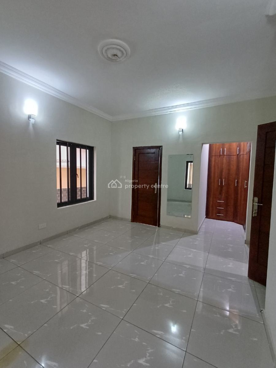 Decent 3 Bedroom Apartment, Lekki Phase 1, Lekki, Lagos, Flat / Apartment for Rent