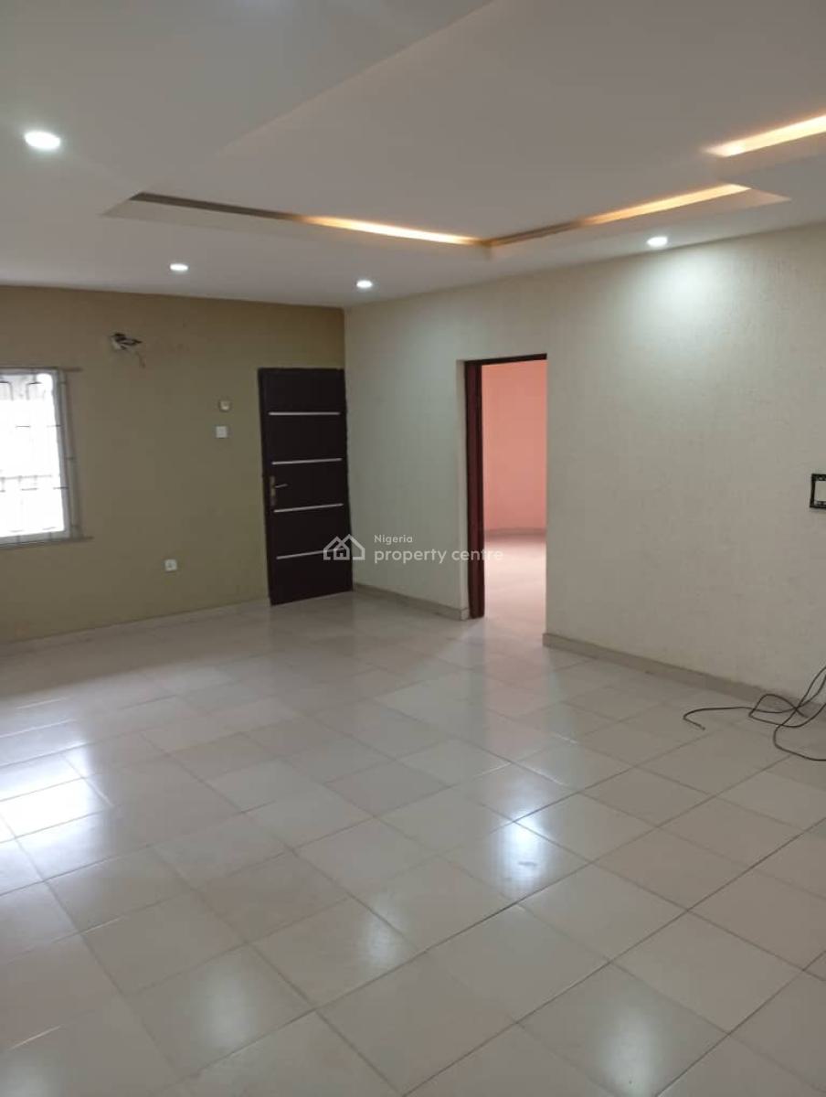 Spacious 3 Bedroom Apartment Upstairs, Omole Ph 2 Extension, Omole Phase 2, Ikeja, Lagos, Flat / Apartment for Rent