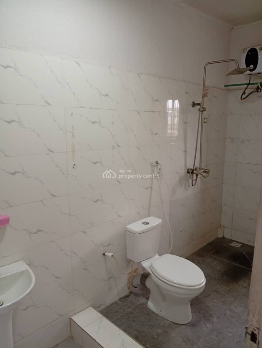 Spacious 3 Bedroom Apartment Upstairs, Omole Ph 2 Extension, Omole Phase 2, Ikeja, Lagos, Flat / Apartment for Rent