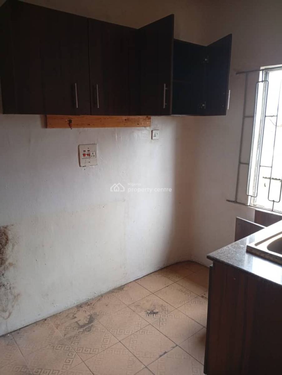 Spacious 3 Bedroom Apartment Upstairs, Omole Ph 2 Extension, Omole Phase 2, Ikeja, Lagos, Flat / Apartment for Rent