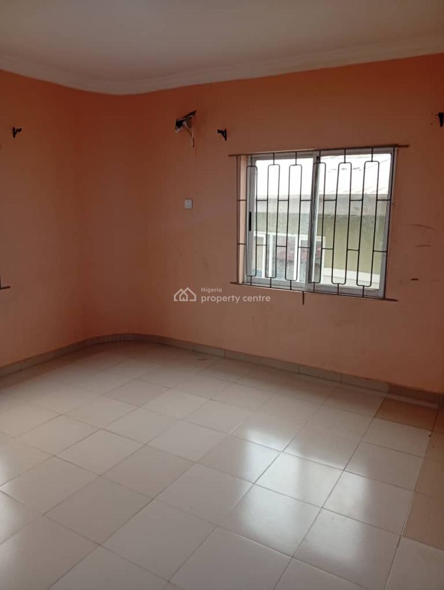 Spacious 3 Bedroom Apartment Upstairs, Omole Ph 2 Extension, Omole Phase 2, Ikeja, Lagos, Flat / Apartment for Rent