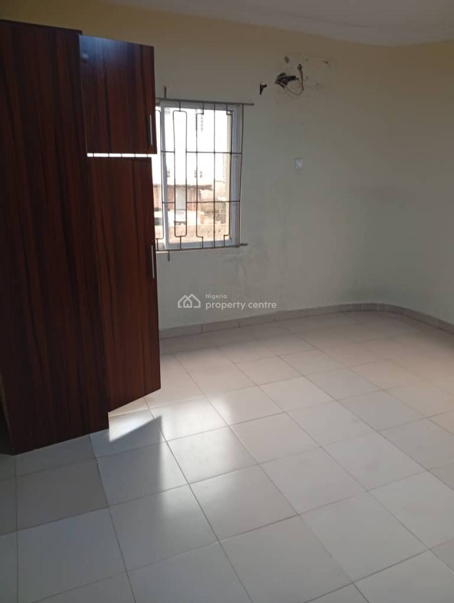Spacious 3 Bedroom Apartment Upstairs, Omole Ph 2 Extension, Omole Phase 2, Ikeja, Lagos, Flat / Apartment for Rent