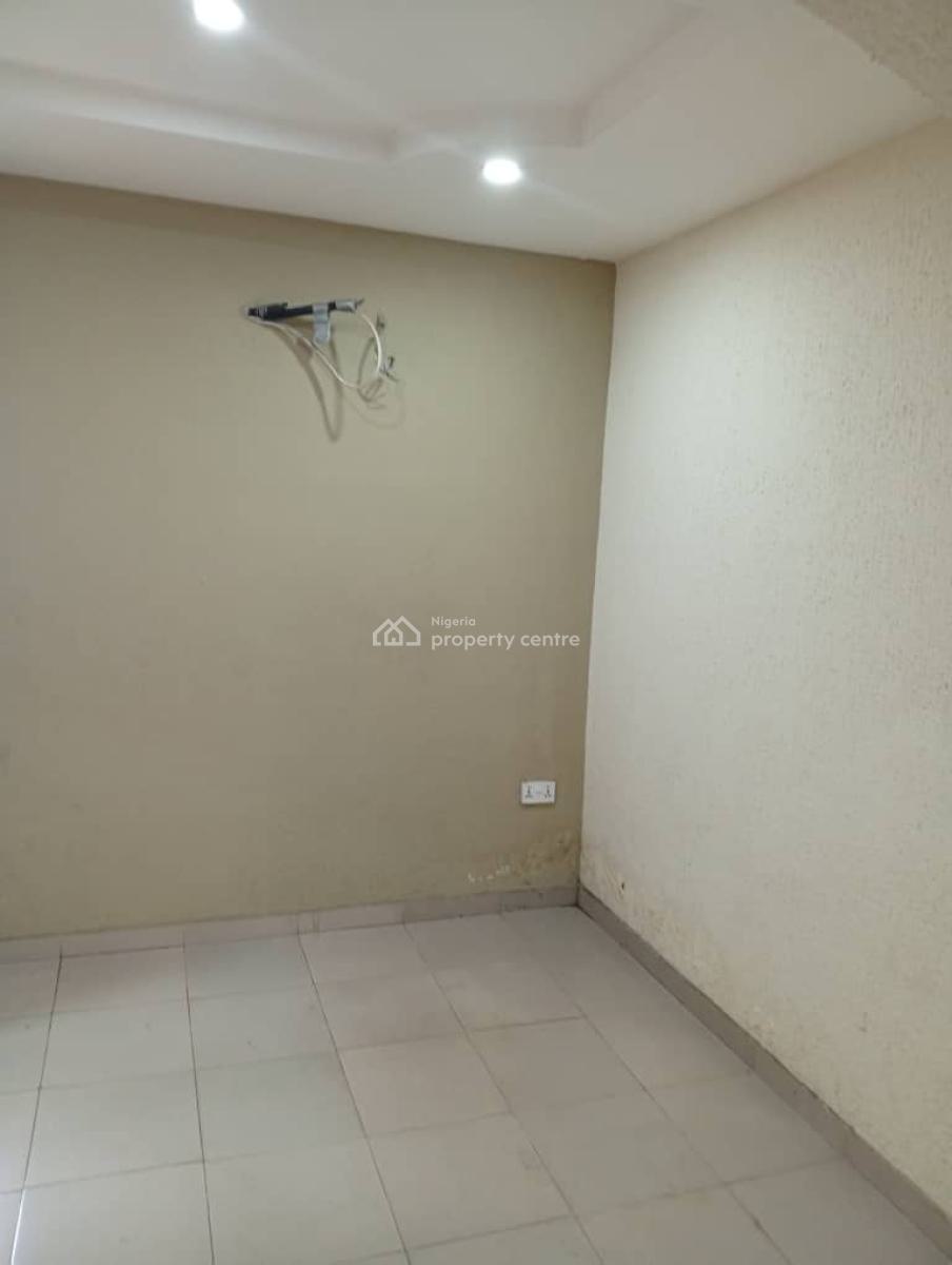 Spacious 3 Bedroom Apartment Upstairs, Omole Ph 2 Extension, Omole Phase 2, Ikeja, Lagos, Flat / Apartment for Rent