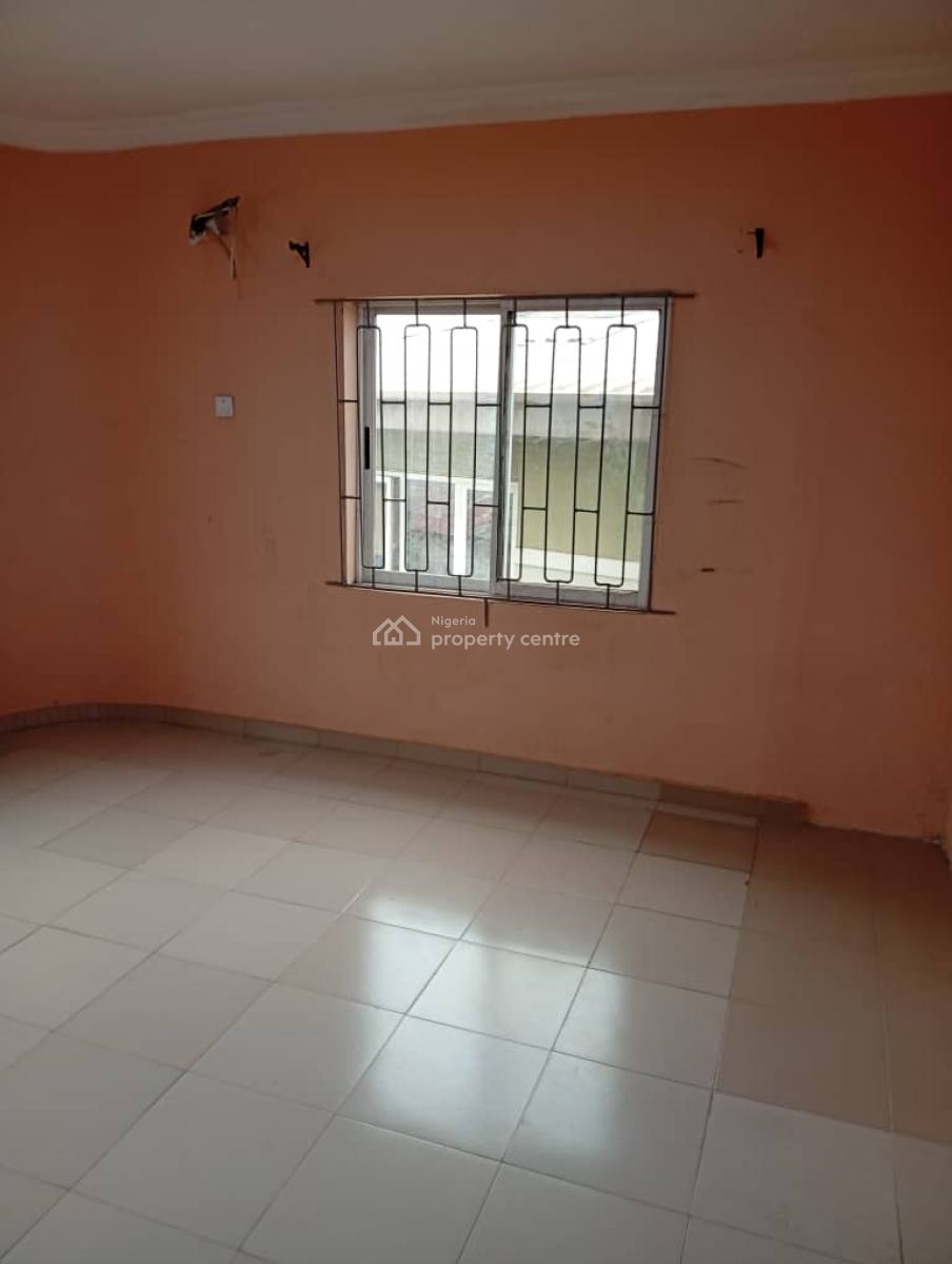 Spacious 3 Bedroom Apartment Upstairs, Omole Ph 2 Extension, Omole Phase 2, Ikeja, Lagos, Flat / Apartment for Rent