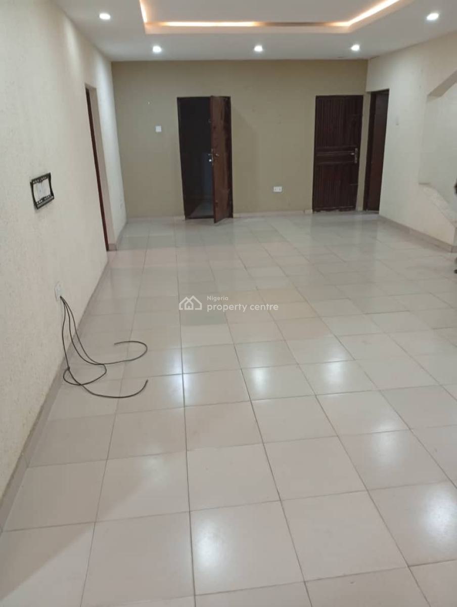 Spacious 3 Bedroom Apartment Upstairs, Omole Ph 2 Extension, Omole Phase 2, Ikeja, Lagos, Flat / Apartment for Rent