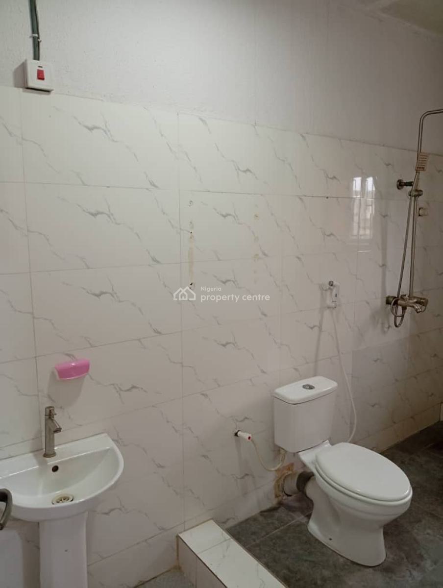 Spacious 3 Bedroom Apartment Upstairs, Omole Ph 2 Extension, Omole Phase 2, Ikeja, Lagos, Flat / Apartment for Rent