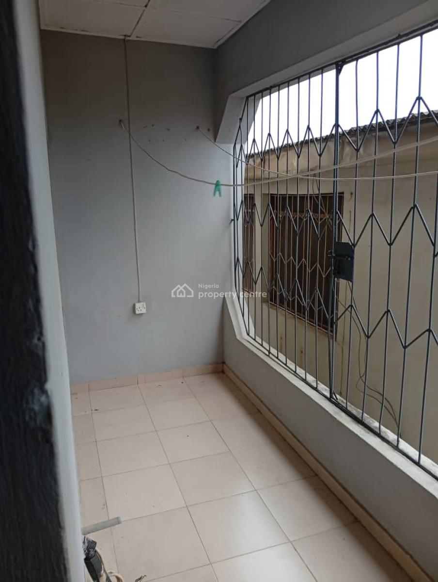 Spacious 3 Bedroom Apartment Upstairs, Omole Ph 2 Extension, Omole Phase 2, Ikeja, Lagos, Flat / Apartment for Rent