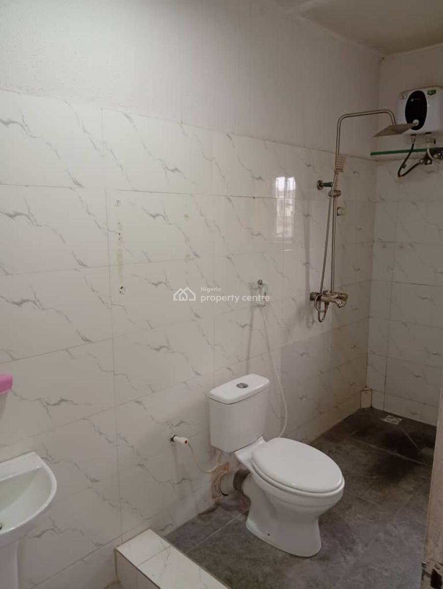 Spacious 3 Bedroom Apartment Upstairs, Omole Ph 2 Extension, Omole Phase 2, Ikeja, Lagos, Flat / Apartment for Rent