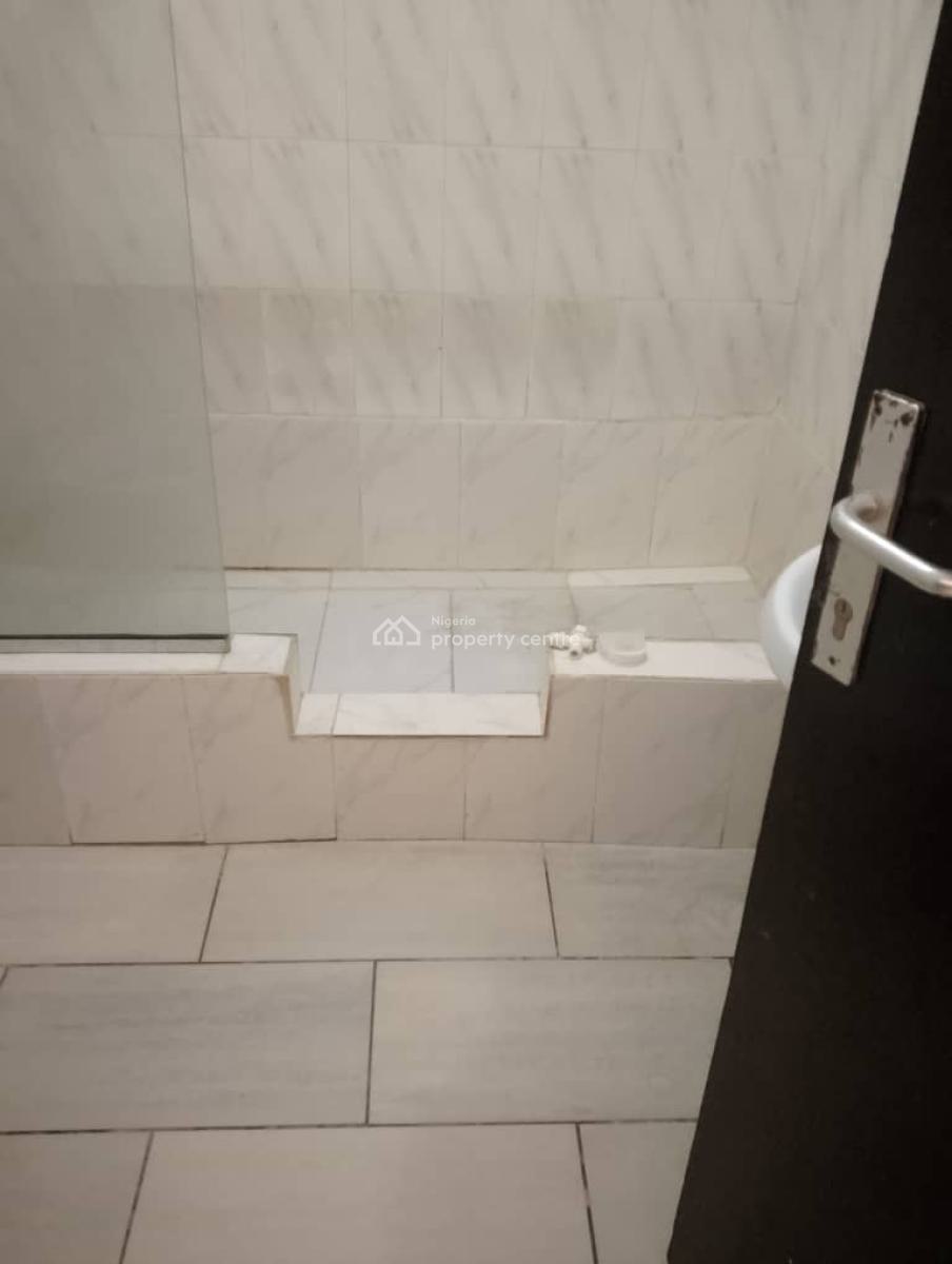 Well Built Mini Flat, Lekki Phase 1, Lekki, Lagos, Flat / Apartment for Rent