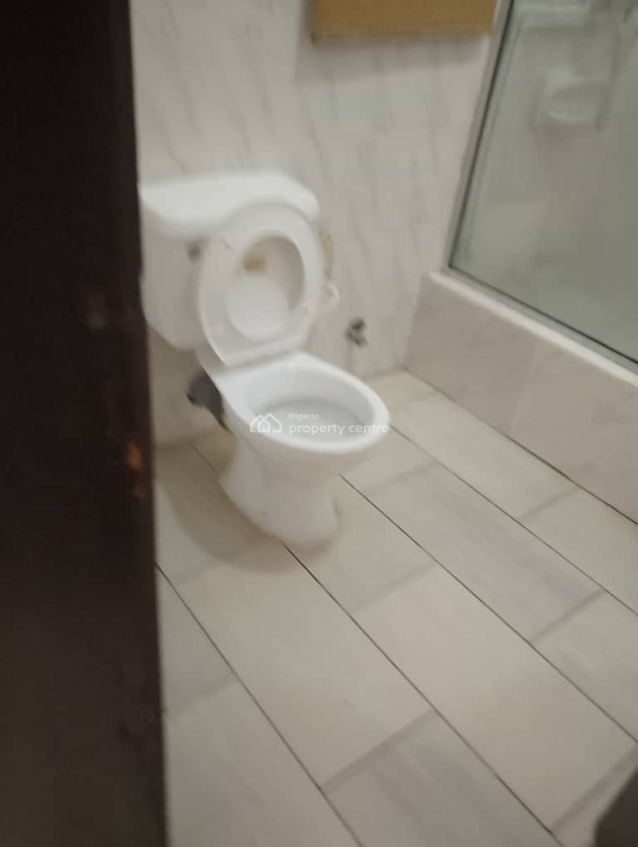 Well Built Mini Flat, Lekki Phase 1, Lekki, Lagos, Flat / Apartment for Rent