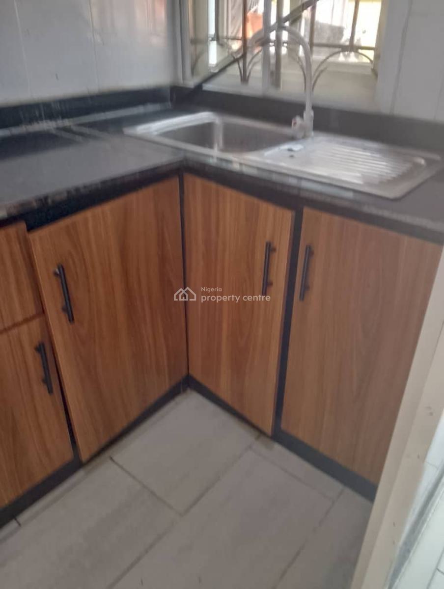 Well Built Mini Flat, Lekki Phase 1, Lekki, Lagos, Flat / Apartment for Rent