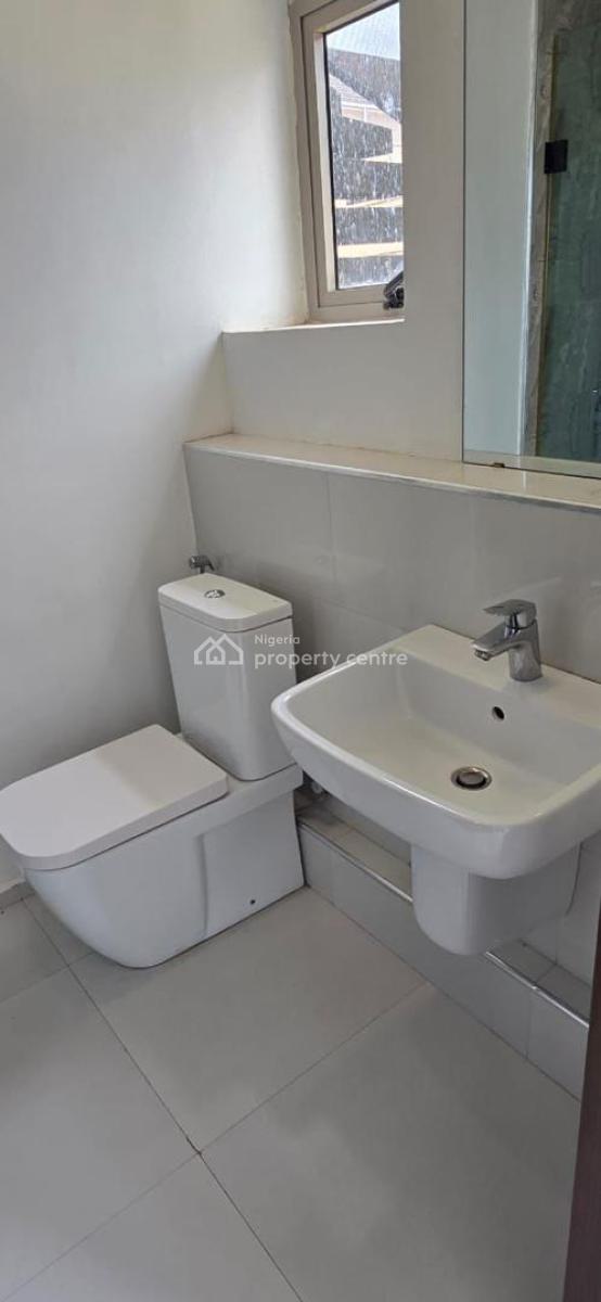 Well Maintained 2 Bedroom Upper Floor Apartment, Banana Island, Ikoyi, Lagos, Flat / Apartment for Rent