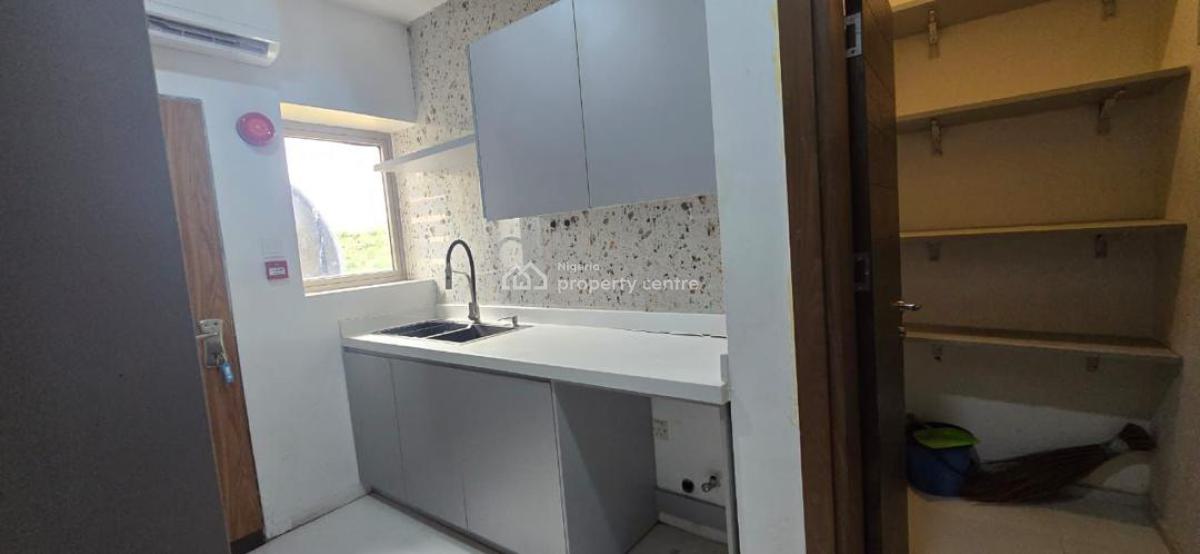 Well Maintained 2 Bedroom Upper Floor Apartment, Banana Island, Ikoyi, Lagos, Flat / Apartment for Rent