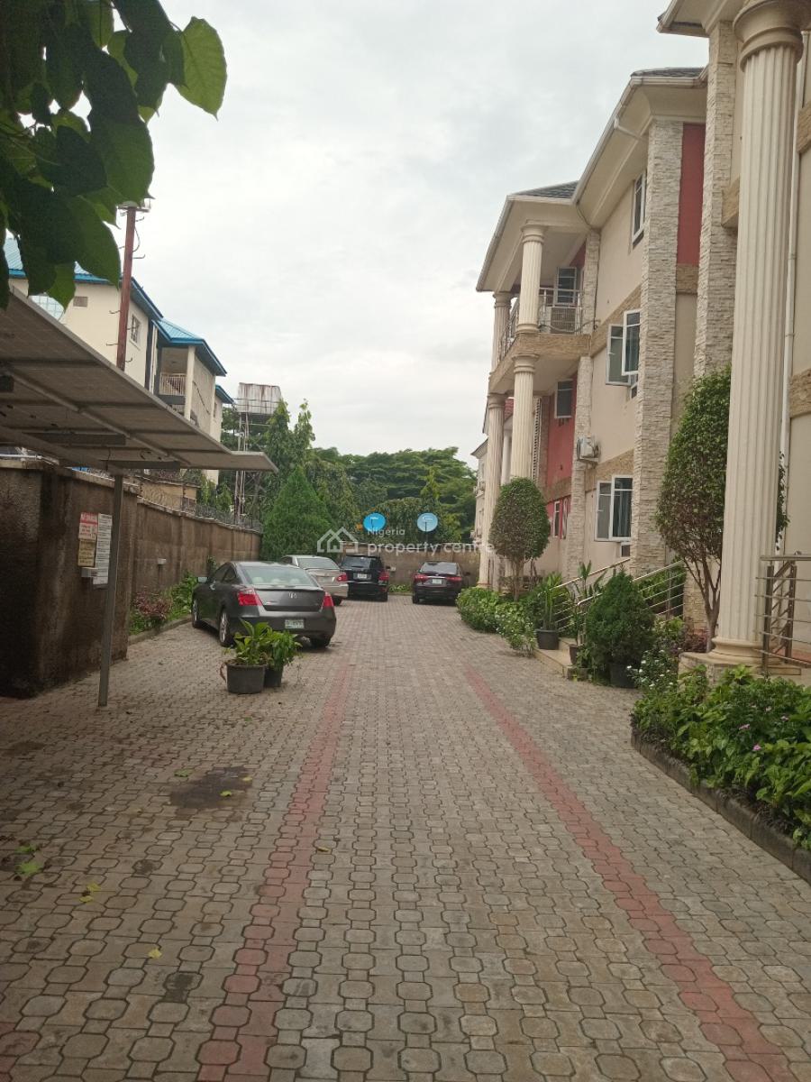 a Good Serviced 3 Bedroom Terrace Duplex + 1bq, Utako, Abuja, Terraced Duplex for Rent