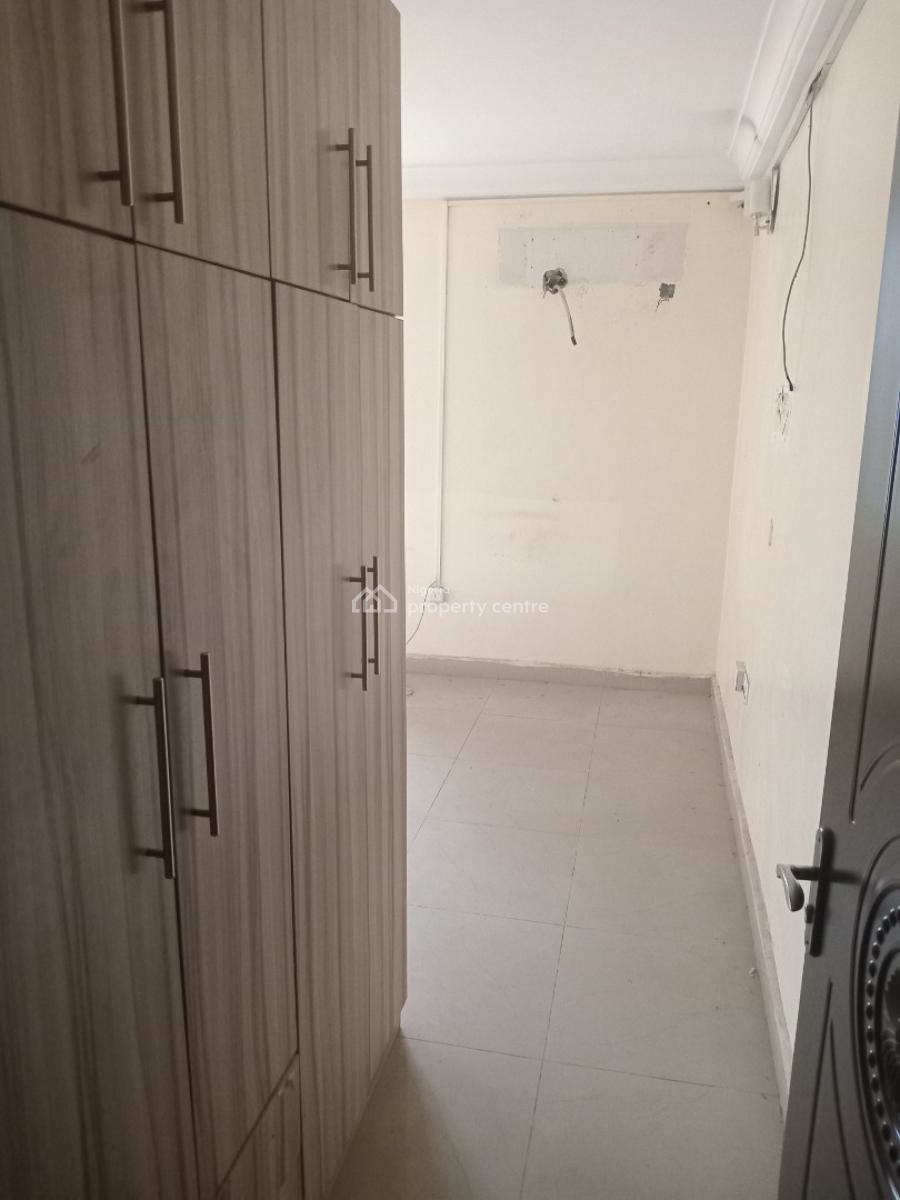 a Good Serviced 3 Bedroom Terrace Duplex + 1bq, Utako, Abuja, Terraced Duplex for Rent