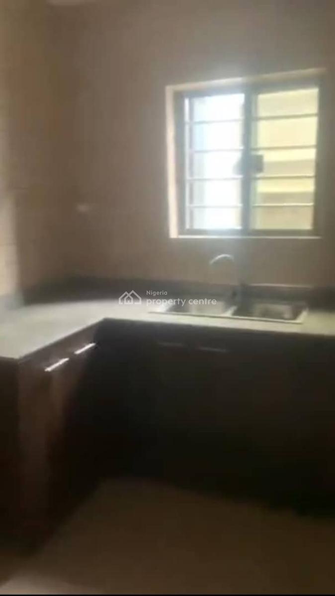 Lovely 2 Bedroom Flat, Off Akobi Street, Surulere, Lagos, Flat / Apartment for Rent