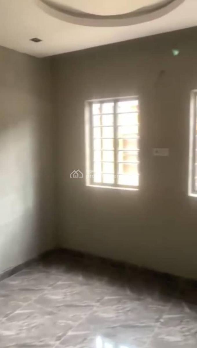 Lovely 2 Bedroom Flat, Off Akobi Street, Surulere, Lagos, Flat / Apartment for Rent