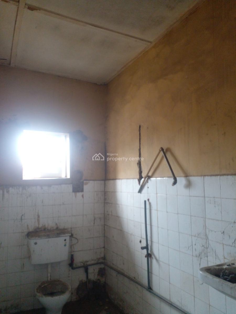 3bedroom Apartmen / Flat (under Renovation) in Gbagada, Lagos, Close to Deeper Life Church, Ifako, Gbagada, Lagos, Flat / Apartment for Rent