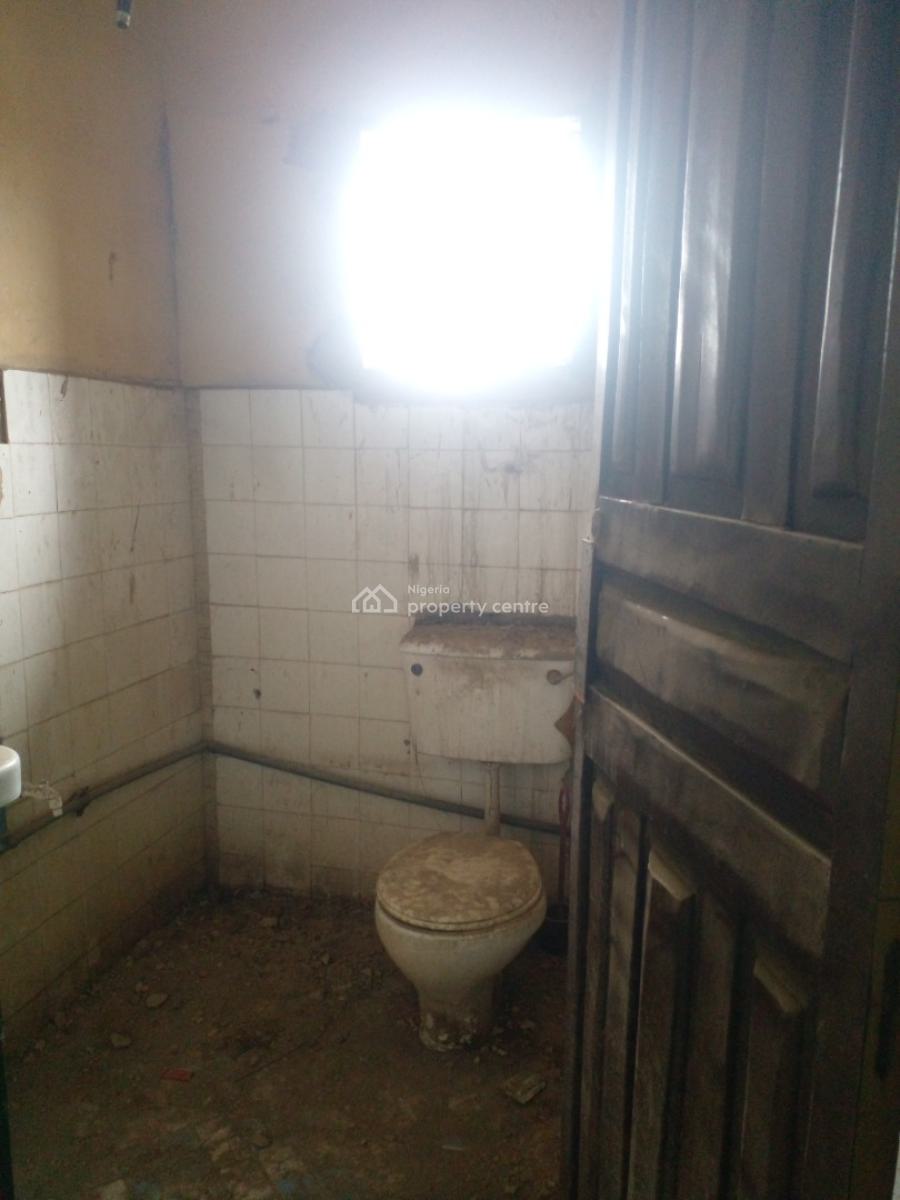 3bedroom Apartmen / Flat (under Renovation) in Gbagada, Lagos, Close to Deeper Life Church, Ifako, Gbagada, Lagos, Flat / Apartment for Rent