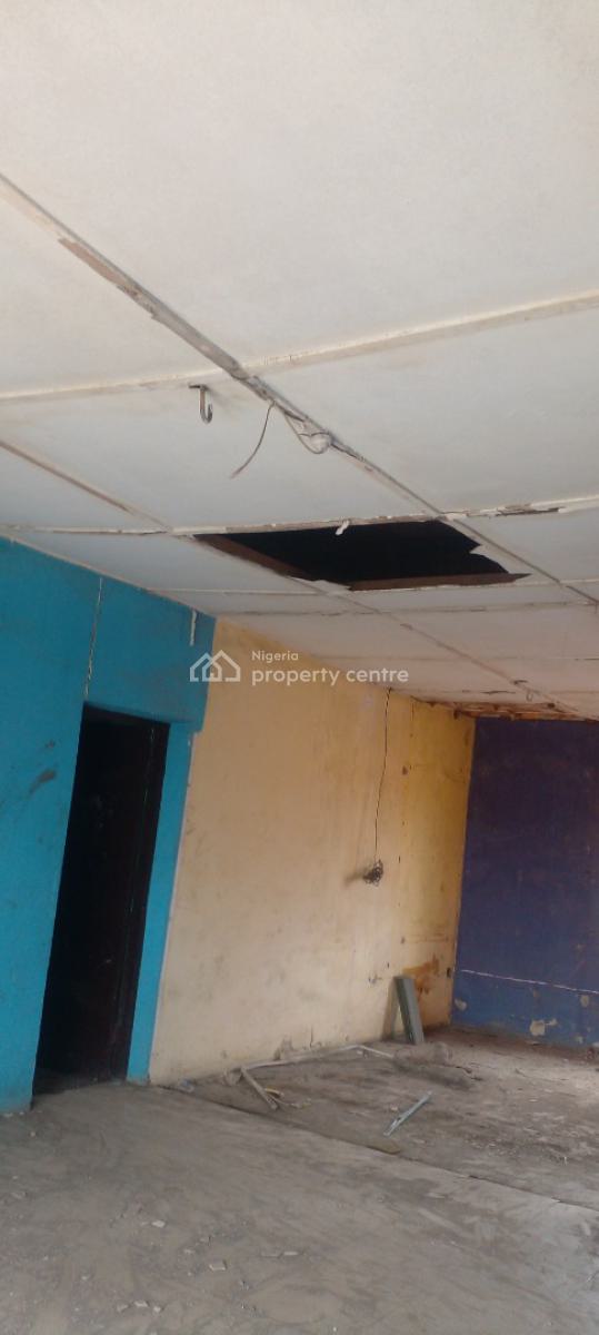 3bedroom Apartmen / Flat (under Renovation) in Gbagada, Lagos, Close to Deeper Life Church, Ifako, Gbagada, Lagos, Flat / Apartment for Rent