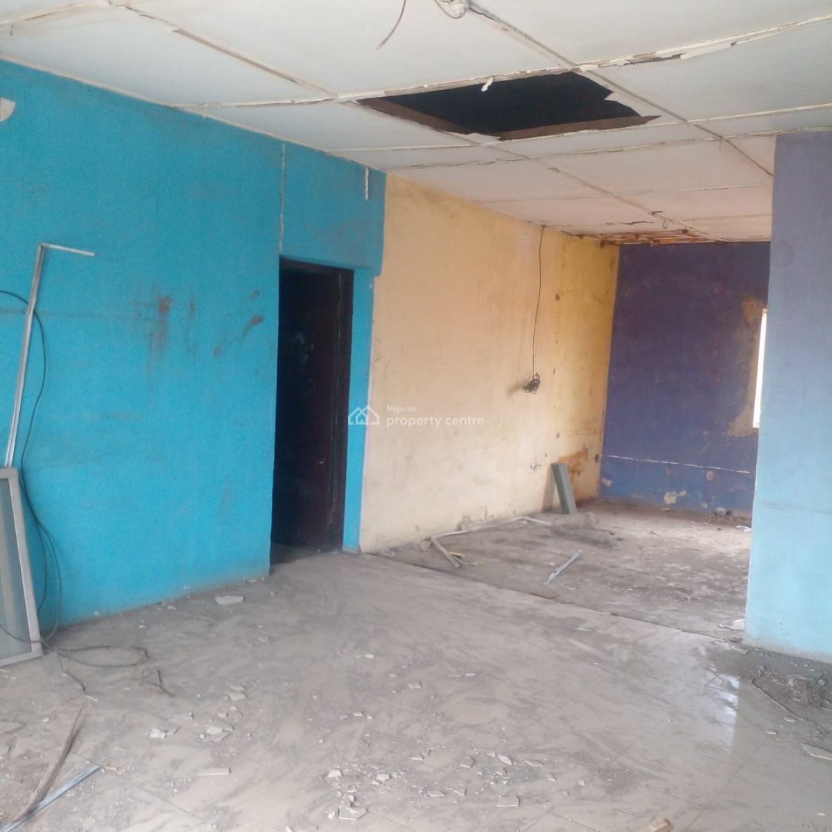3bedroom Apartmen / Flat (under Renovation) in Gbagada, Lagos, Close to Deeper Life Church, Ifako, Gbagada, Lagos, Flat / Apartment for Rent