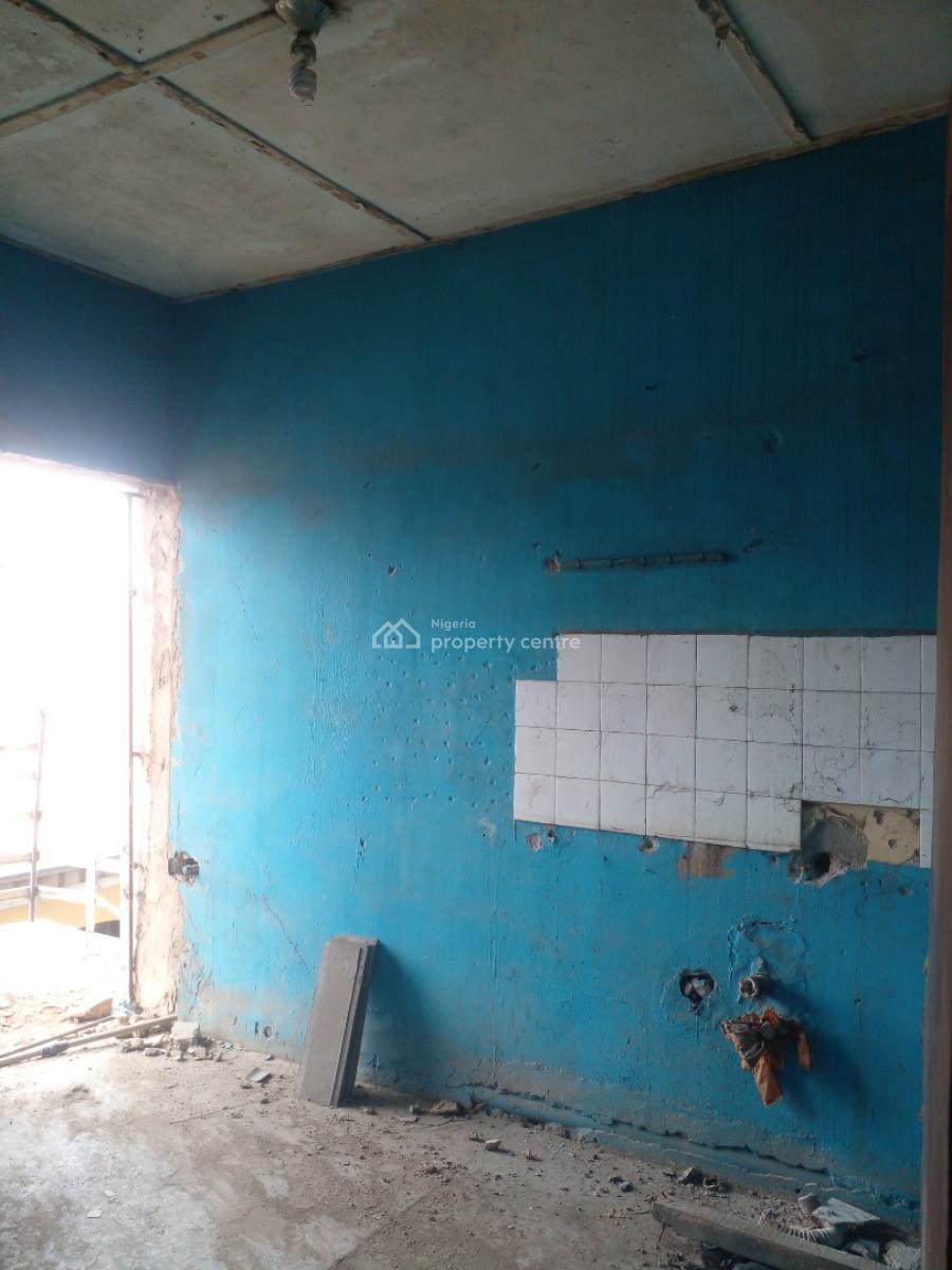3bedroom Apartmen / Flat (under Renovation) in Gbagada, Lagos, Close to Deeper Life Church, Ifako, Gbagada, Lagos, Flat / Apartment for Rent
