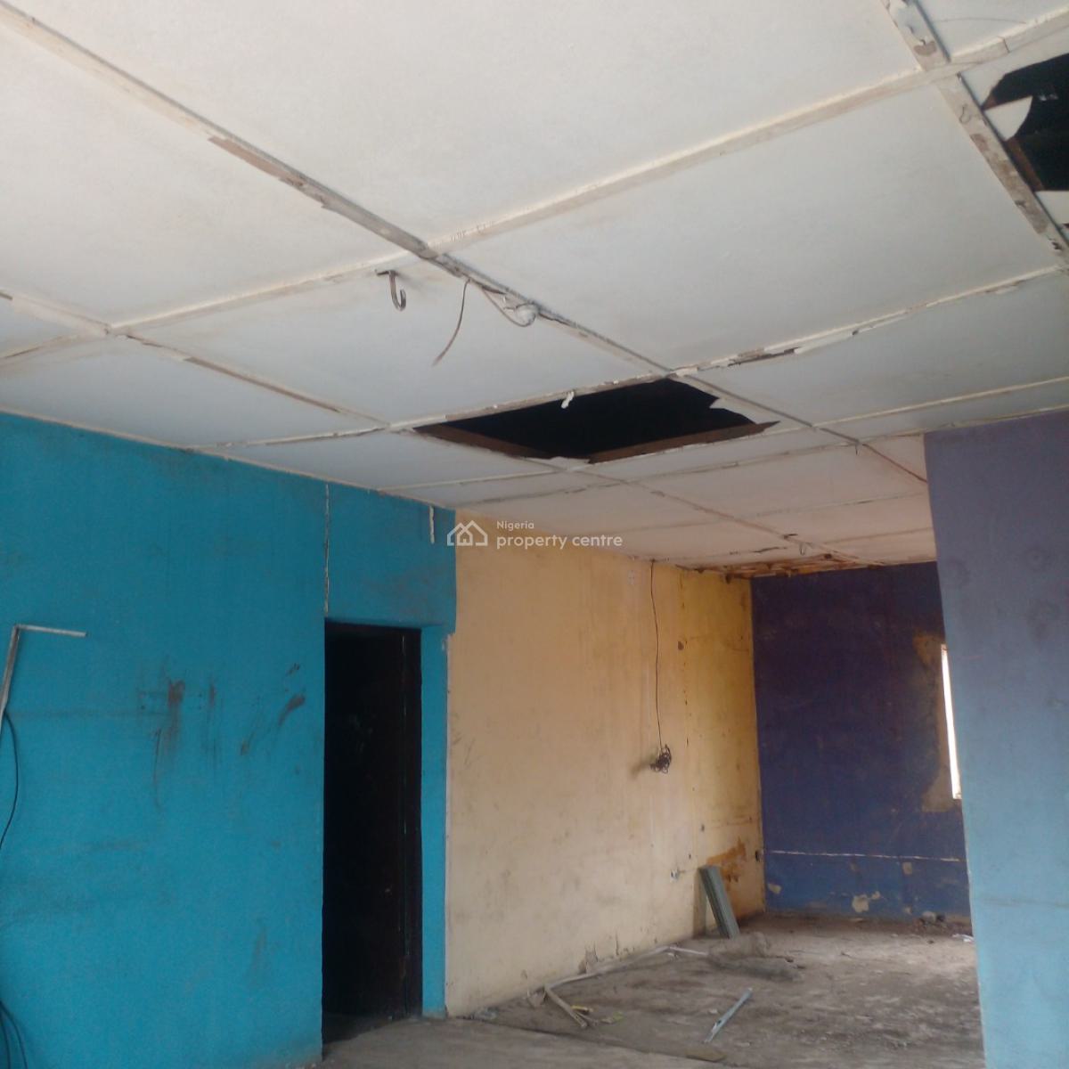 3bedroom Apartmen / Flat (under Renovation) in Gbagada, Lagos, Close to Deeper Life Church, Ifako, Gbagada, Lagos, Flat / Apartment for Rent