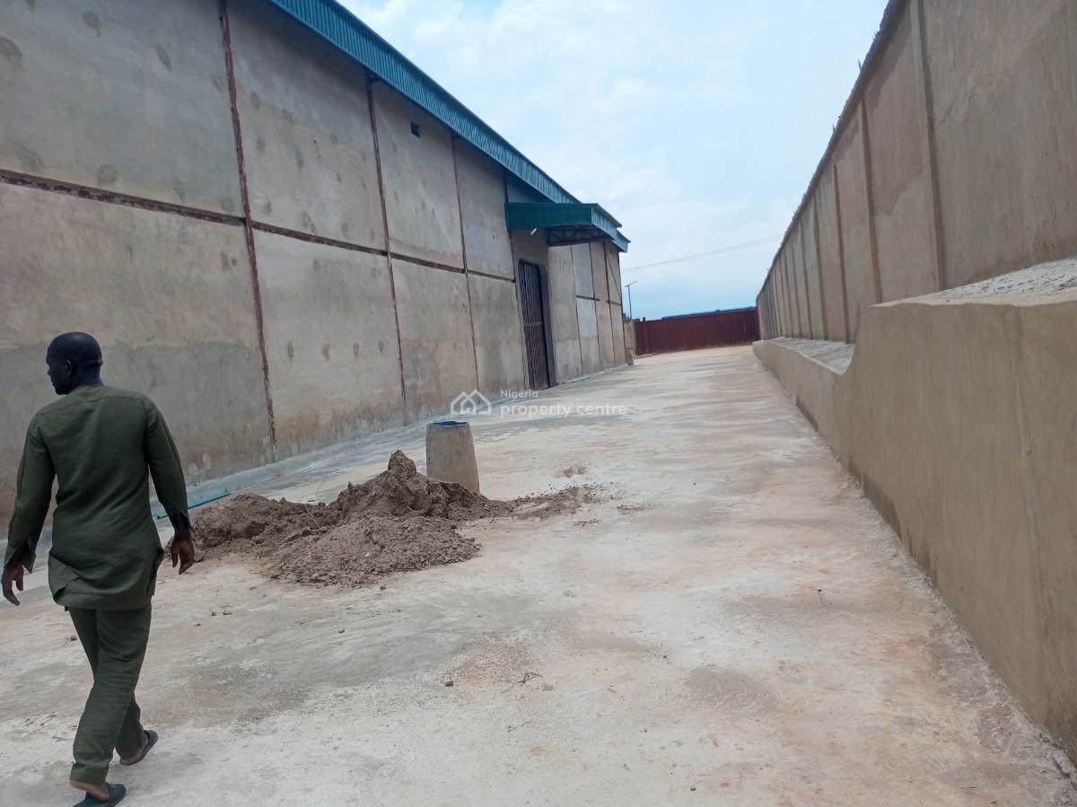 Warehouse, Along Lagos Ibadan Express Way, Before Interchange, Ogun State, Obafemi Owode, Ogun, Warehouse for Rent