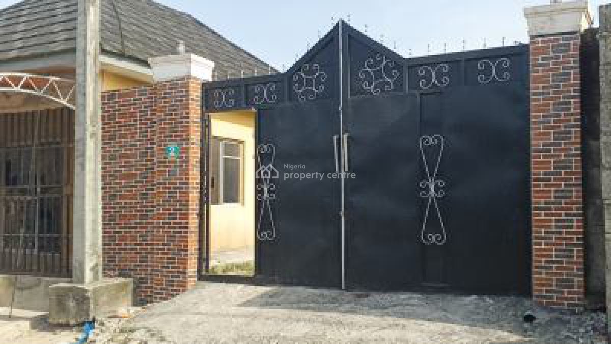 Distress Luxury 3 Bedroom Bungalow with a Room and Parlor Fenced &gated, Onosa, Ibeju Lekki, Lagos, Detached Bungalow for Sale