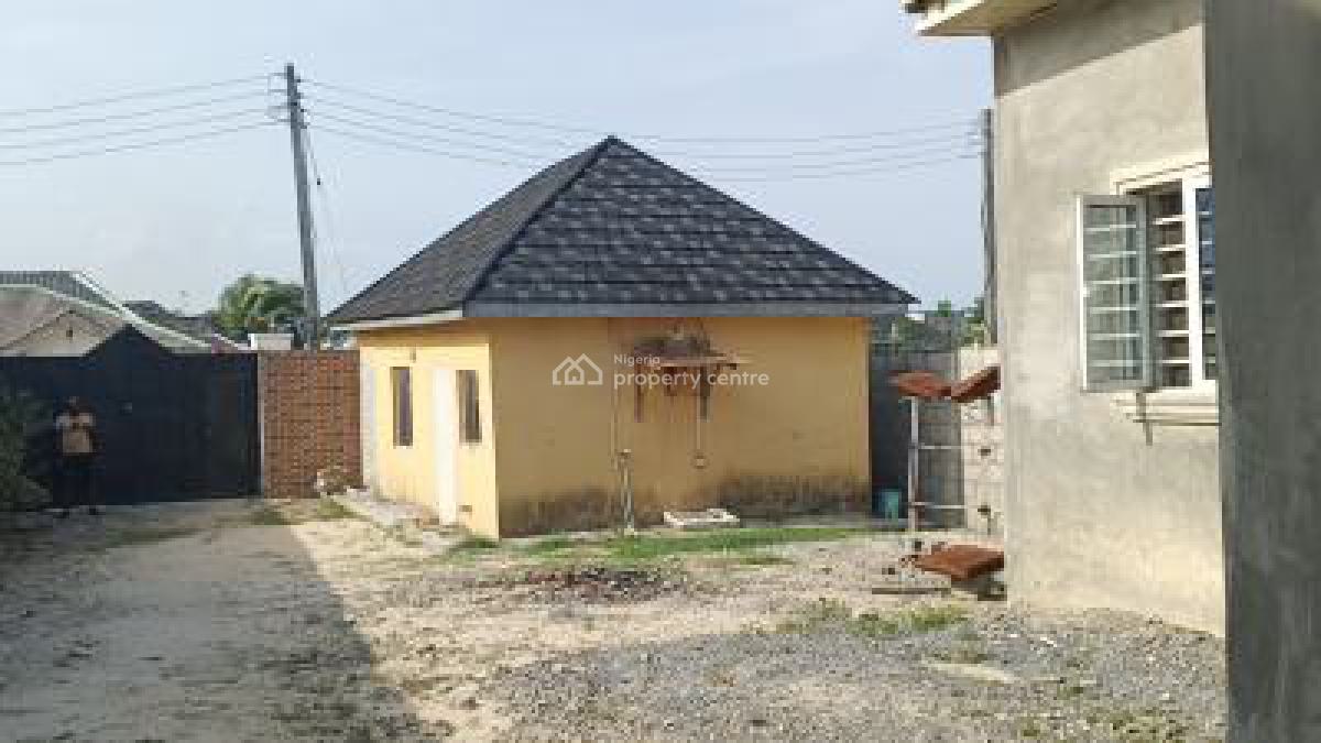 Distress Luxury 3 Bedroom Bungalow with a Room and Parlor Fenced &gated, Onosa, Ibeju Lekki, Lagos, Detached Bungalow for Sale