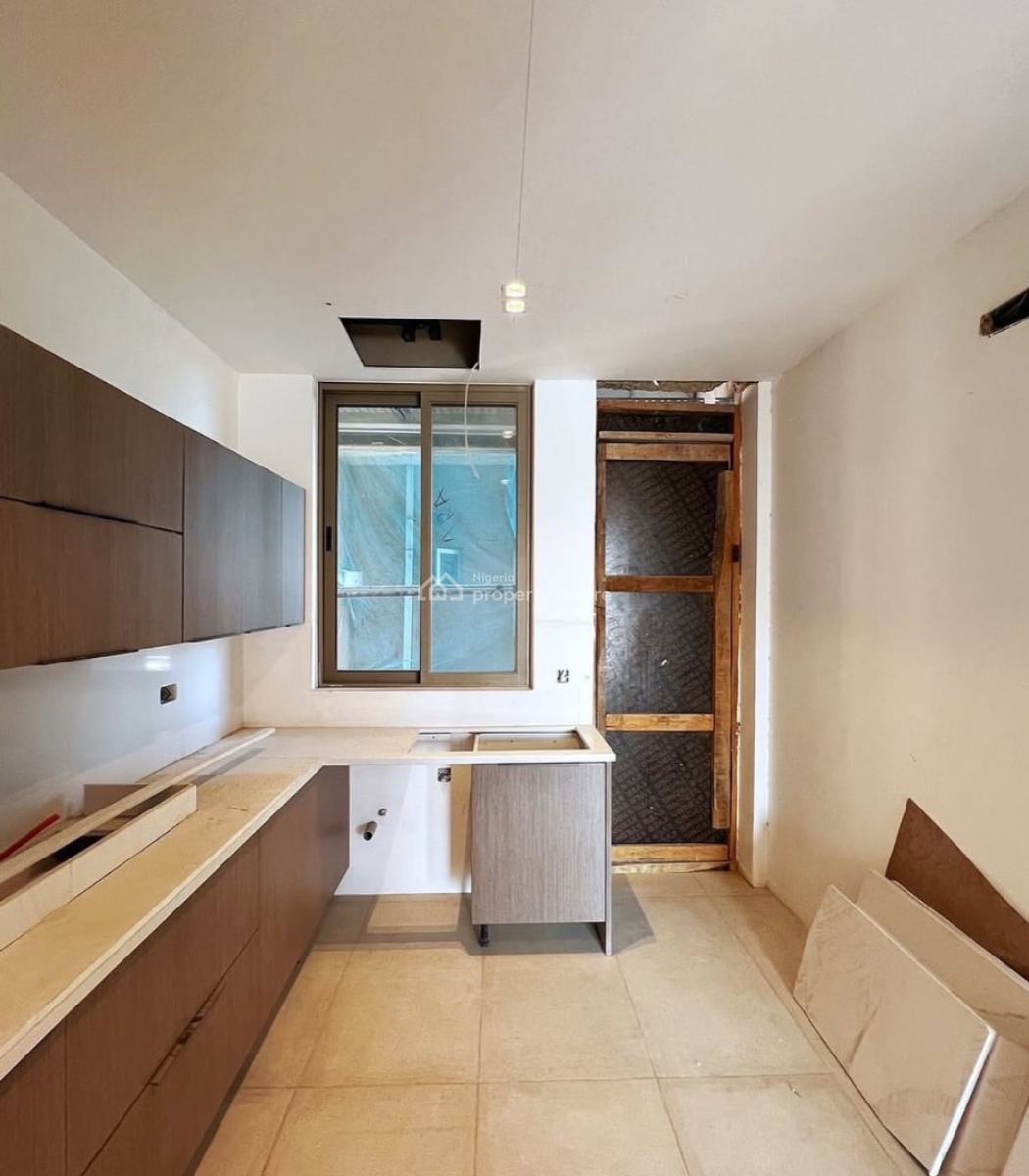 Lovely 2 Bedroom Apartment, Lekki Phase 1, Lekki, Lagos, Flat / Apartment for Sale
