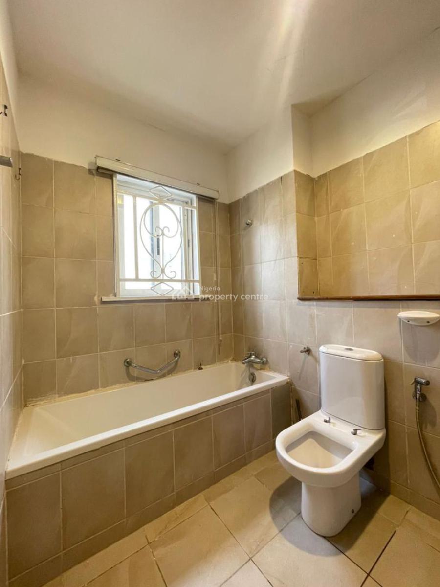 Spacious 3 Bedroom Apartment, Akiogun Road, Oniru, Victoria Island (vi), Lagos, Flat / Apartment for Sale
