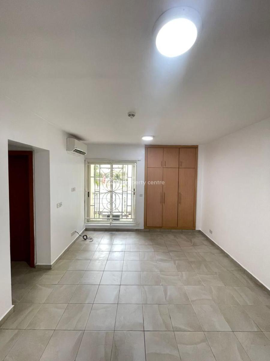 Spacious 3 Bedroom Apartment, Akiogun Road, Oniru, Victoria Island (vi), Lagos, Flat / Apartment for Sale
