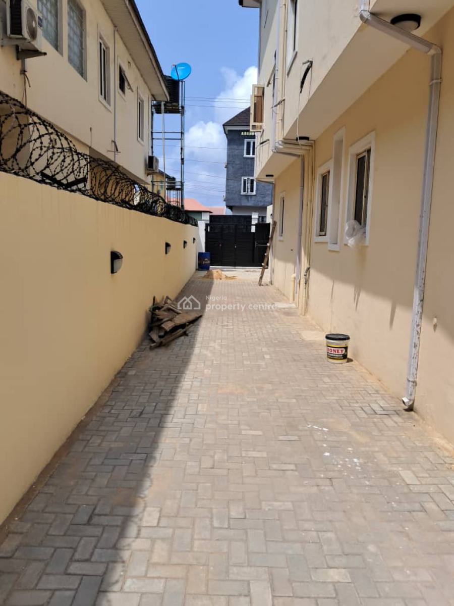 Lovely and Beautiful Unit of 4-bedroom Semi-detached House with Bq., Idado, Lekki, Lagos, Semi-detached Duplex for Sale