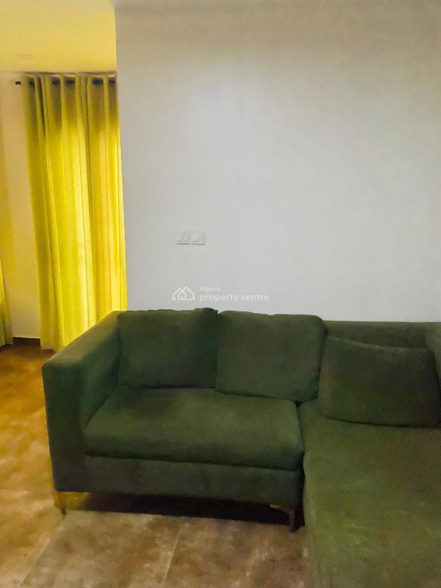 3bedroom Shared Apartment, Coleman Nwafor Street, Orchid Road, Lekki, Lagos, Flat / Apartment Short Let